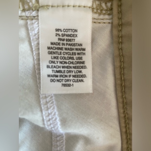 St. John’s Bay Tan Chino Shorts NWT Size 18P SKU0499 - Picture 7 of 9